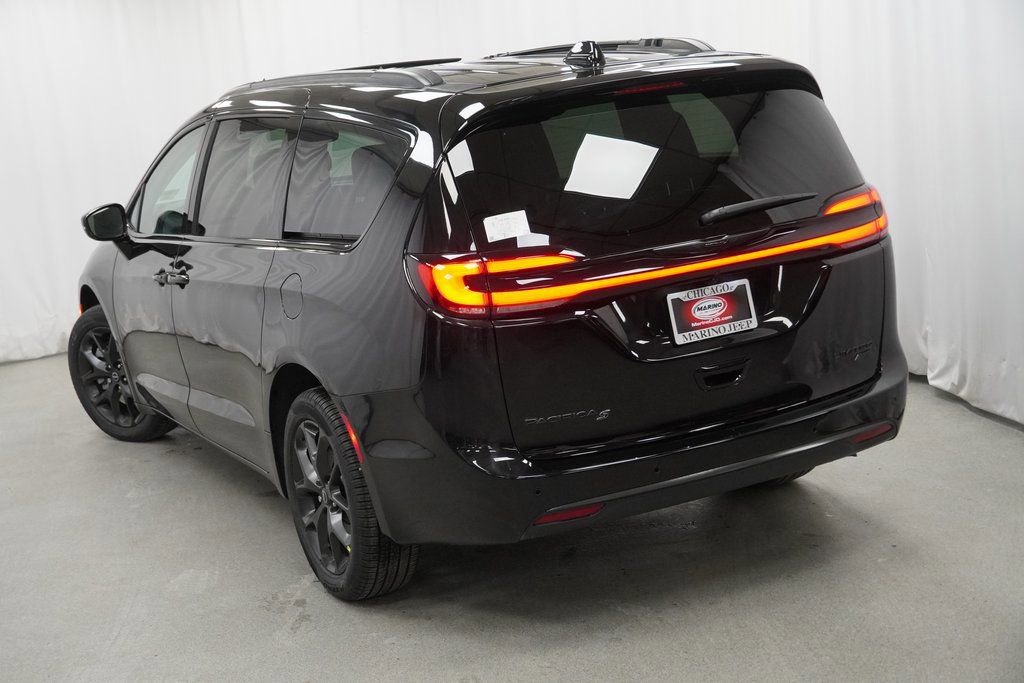 New 2026 Chrysler Pacifica Limited w/ S Appearance Package image 11