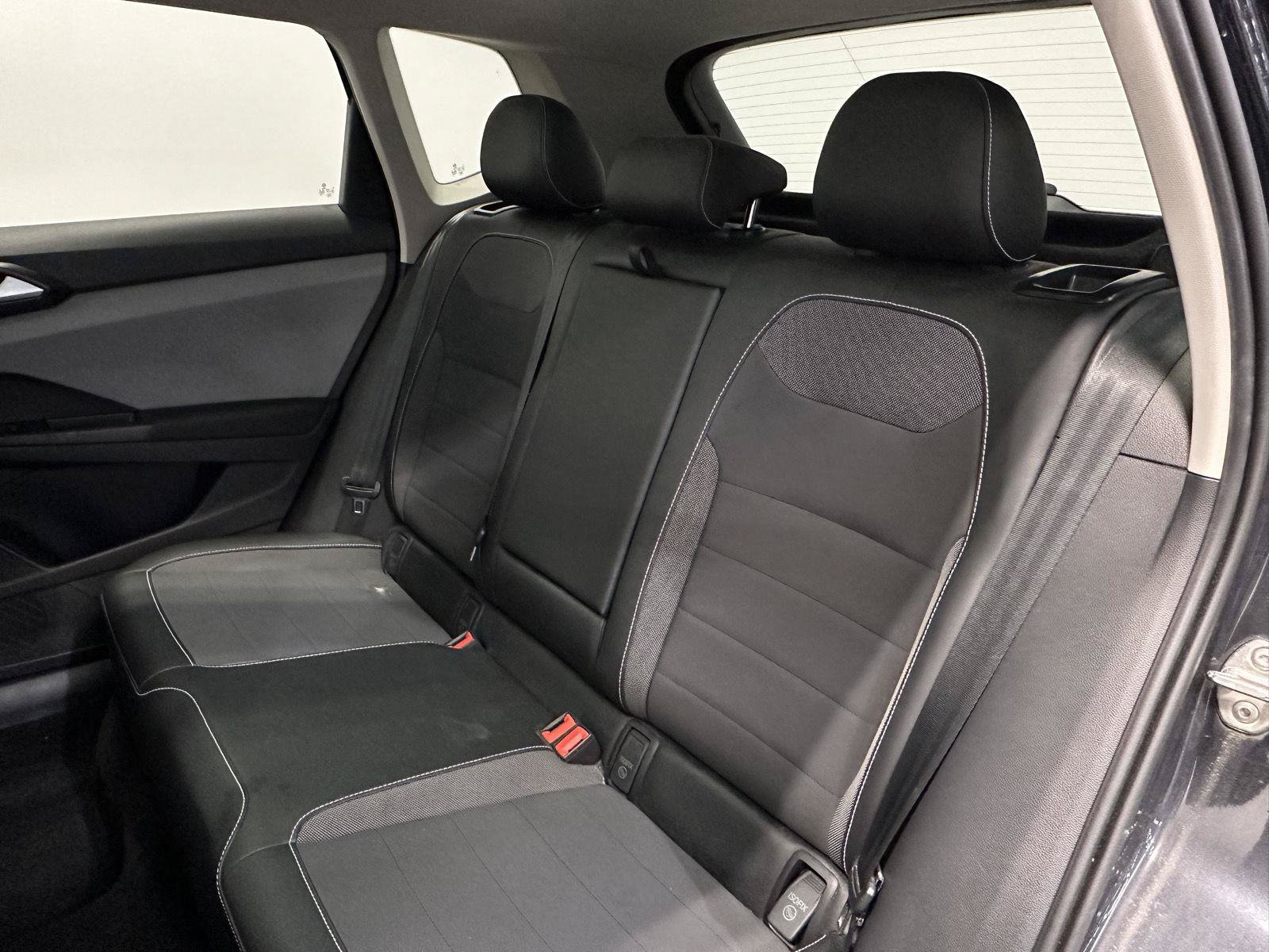 Used 2022 Volkswagen Taos SE w/ Panoramic Sunroof Package FWD image 30