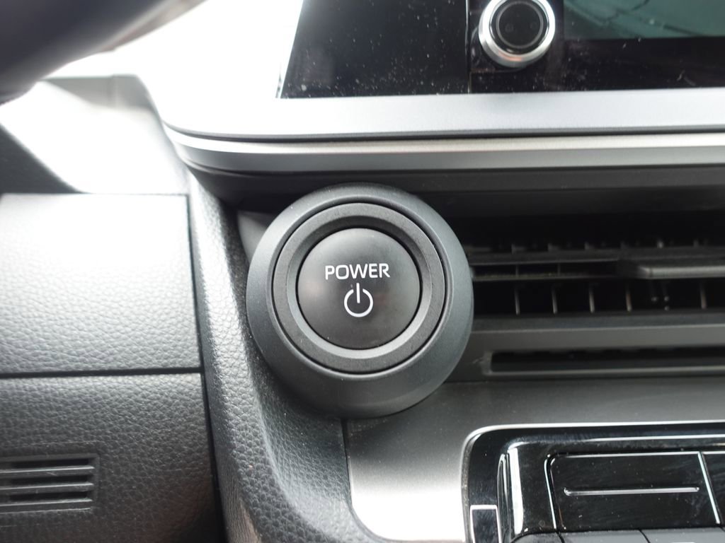 Used 2023 Toyota Prius LE image 18