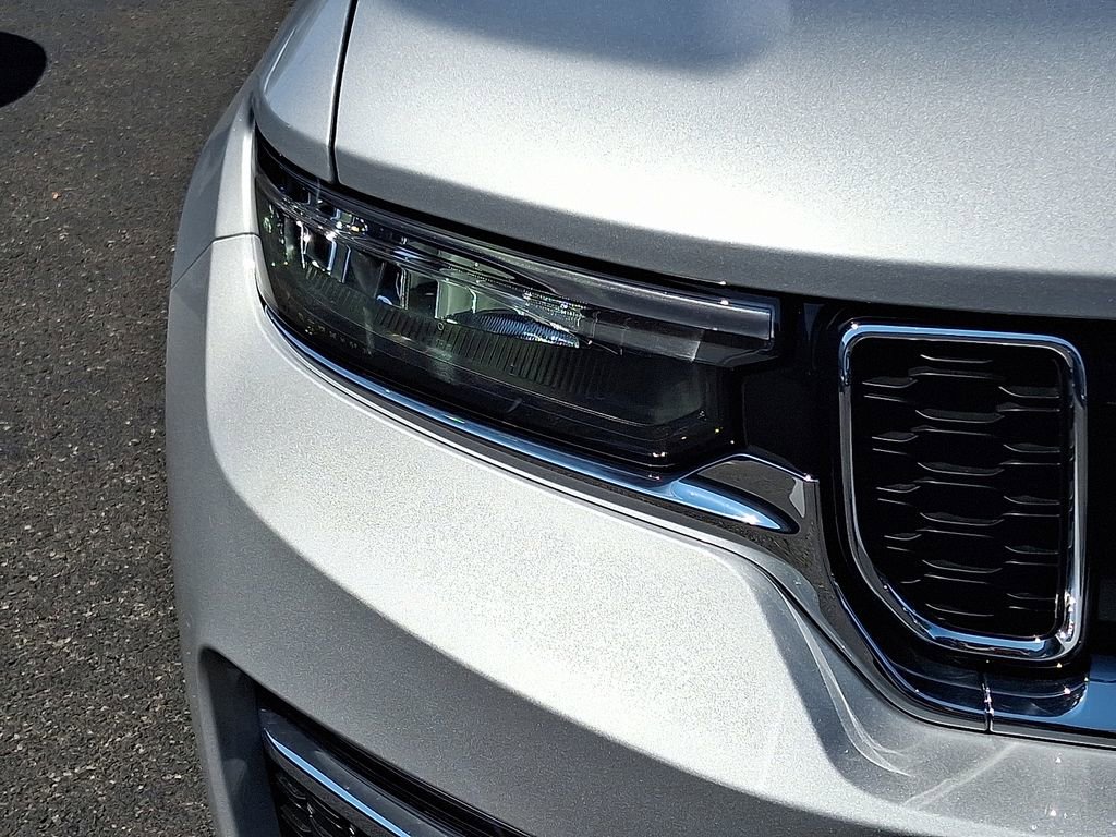 New 2025 Jeep Grand Cherokee Limited image 9