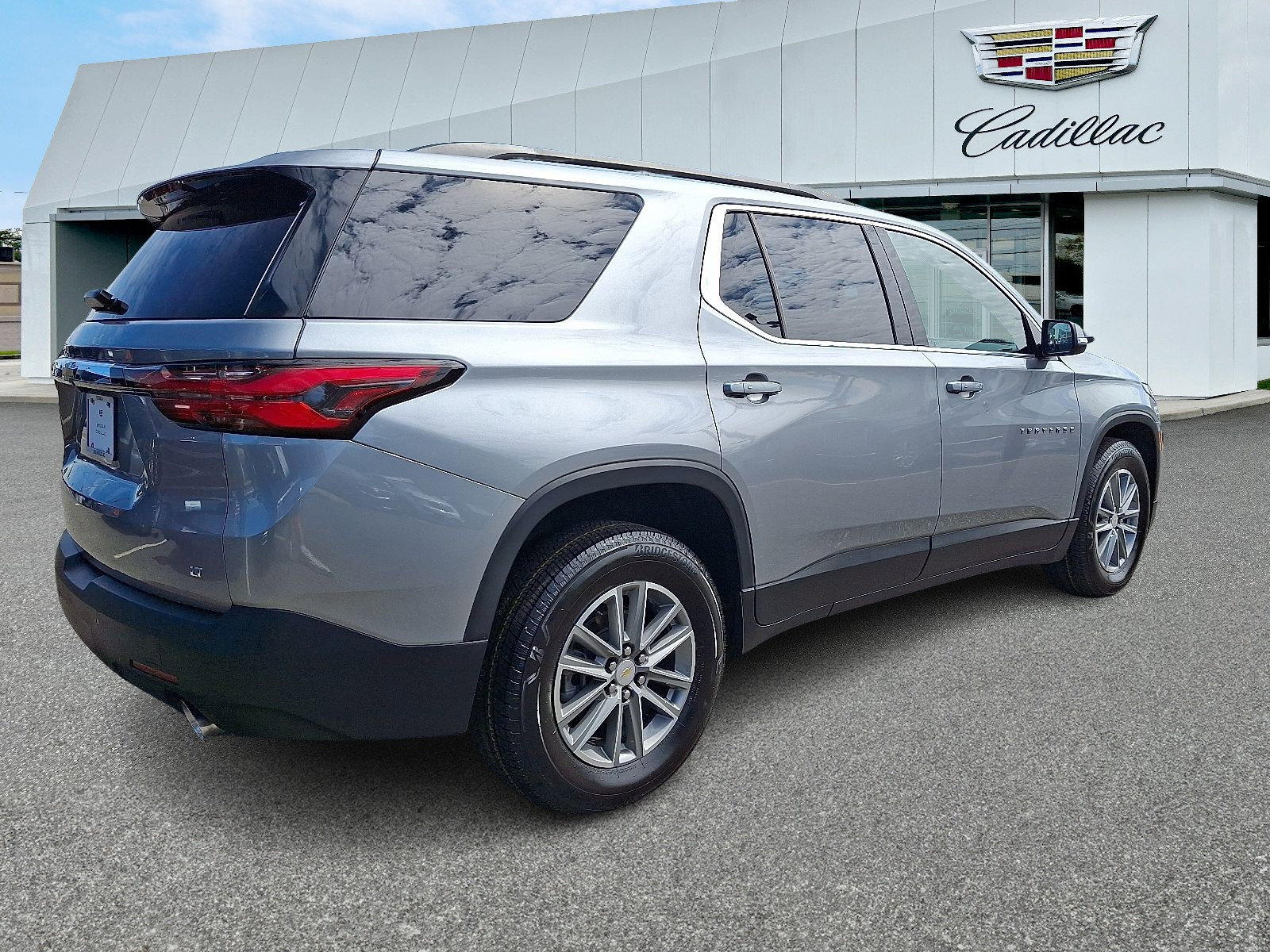 Used 2023 Chevrolet Traverse LT w/ LPO, Floor Liner Package image 6