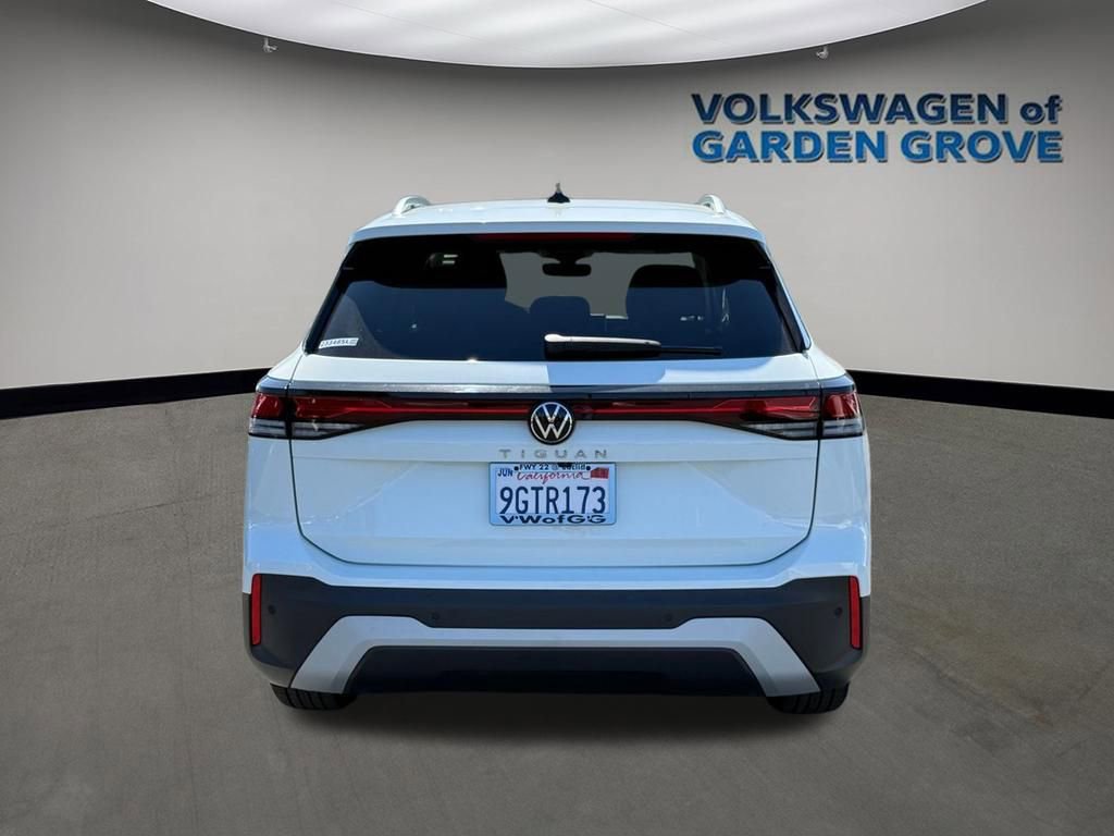 Used 2025 Volkswagen Tiguan S w/ 18" Wheel Package image 7
