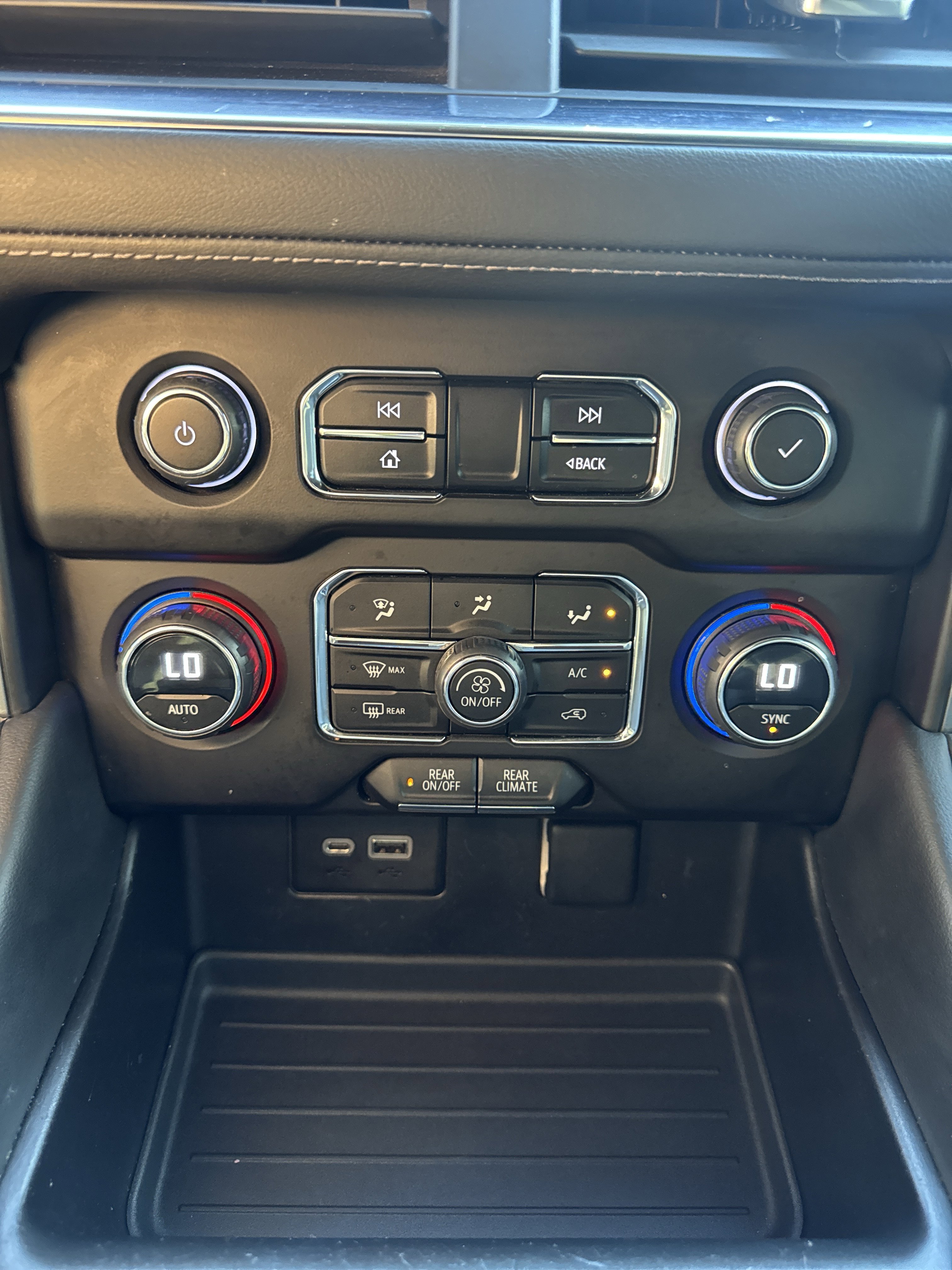 Used 2023 Chevrolet Suburban LS image 26