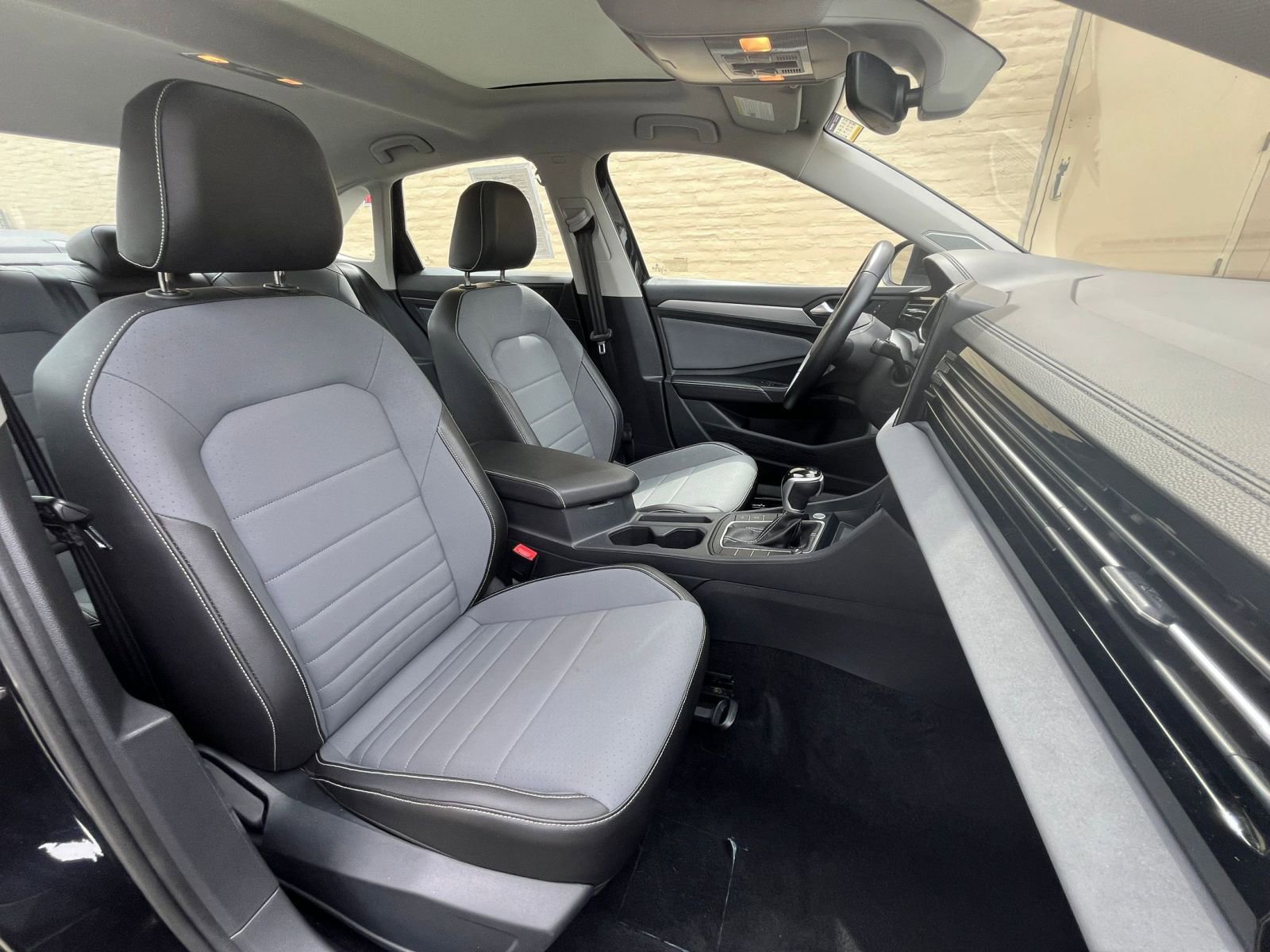 Used 2025 Volkswagen Jetta SE image 36