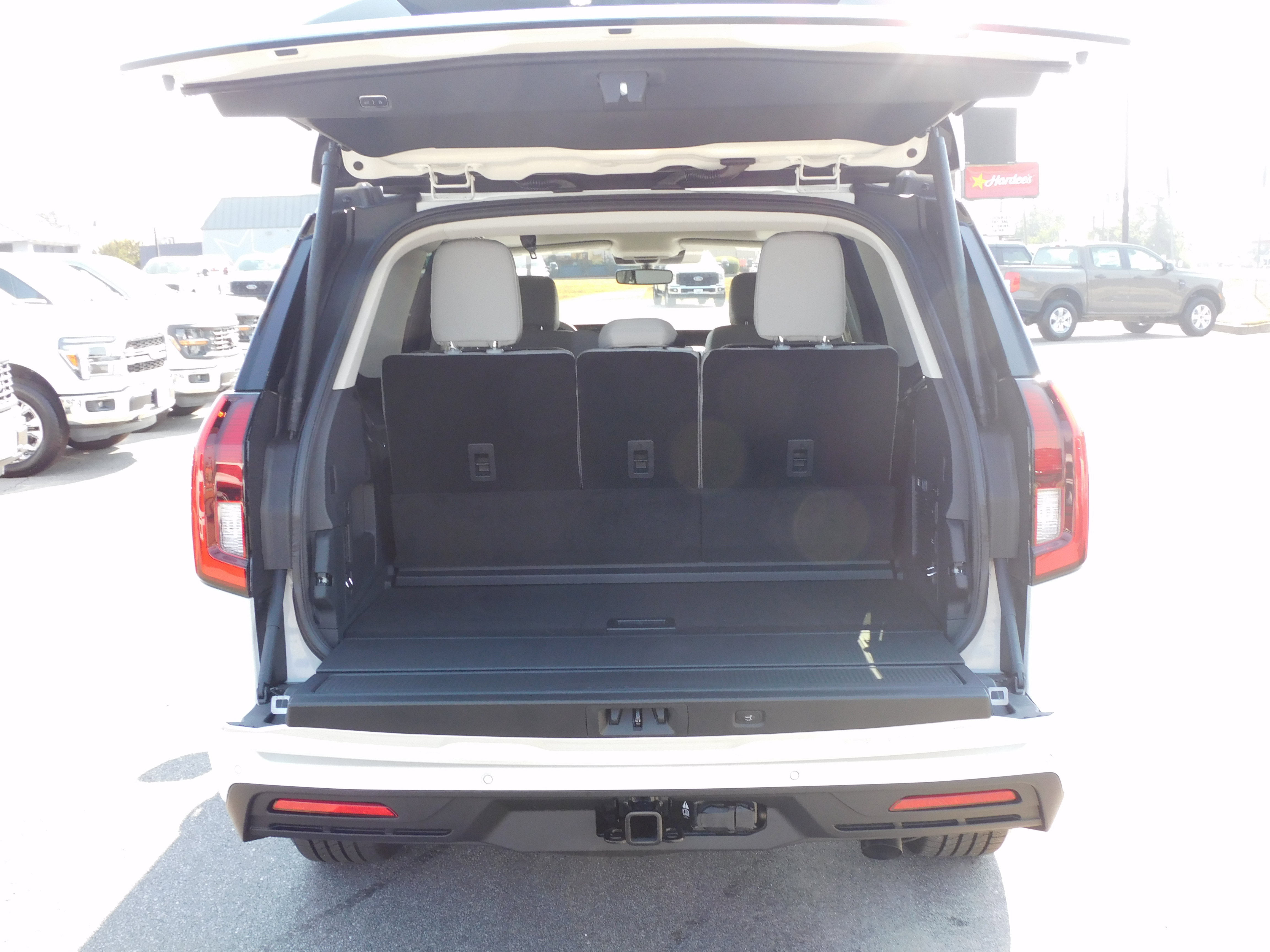 New 2025 Ford Expedition Active image 7