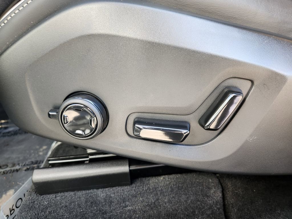 Used 2026 Volvo XC60 T8 Polestar w/ Protection Package Premier image 13