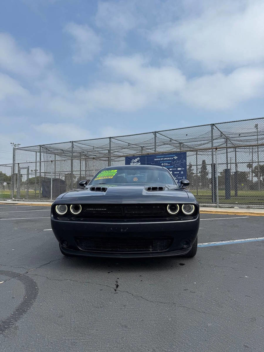 Used 2018 Dodge Challenger SXT image 6