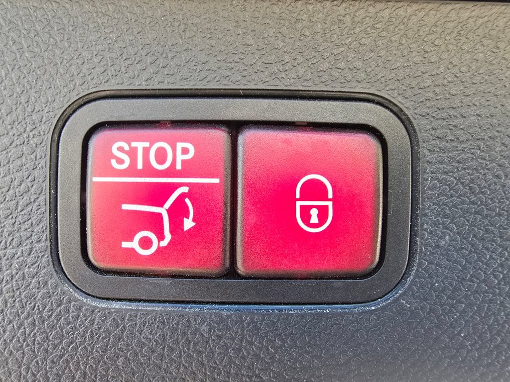 Used 2020 Mercedes-Benz GLC 300 4MATIC image 19