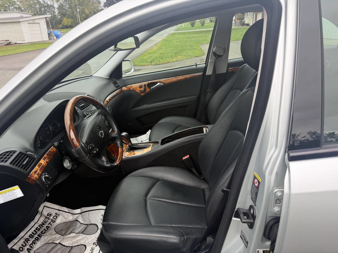 Used 2009 Mercedes-Benz E 350 4MATIC Sedan image 9