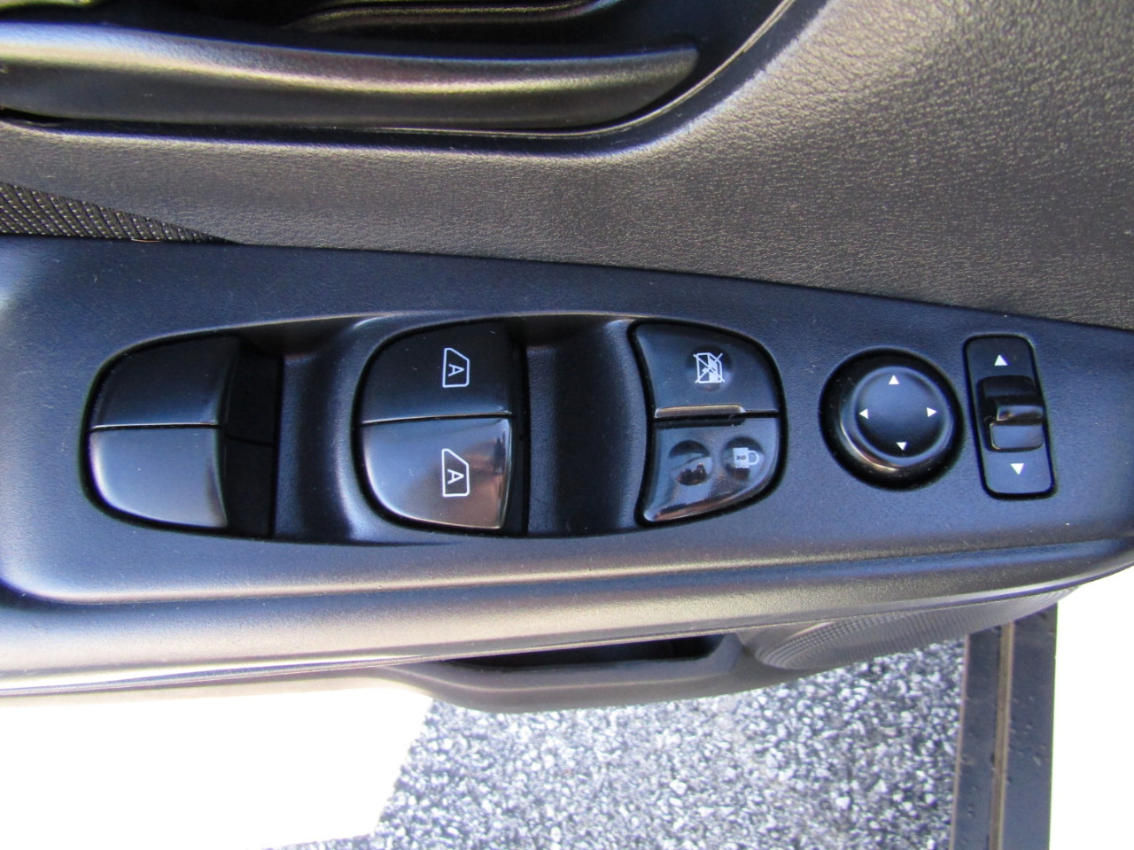 Used 2023 Nissan Kicks S image 11