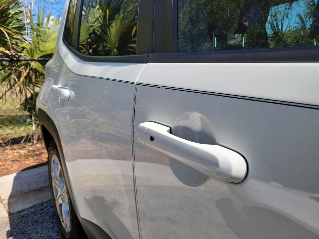 Used 2019 Jeep Renegade Latitude w/ Popular Equipment Group image 13