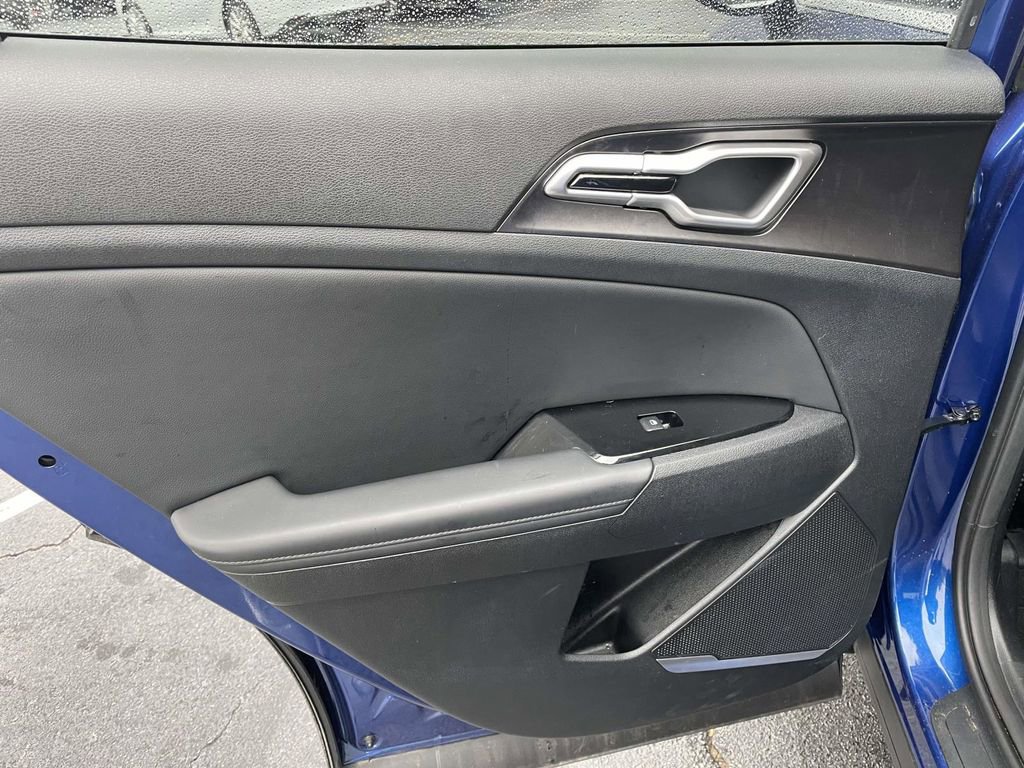 Used 2025 Kia Sportage EX w/ Premium Package image 21