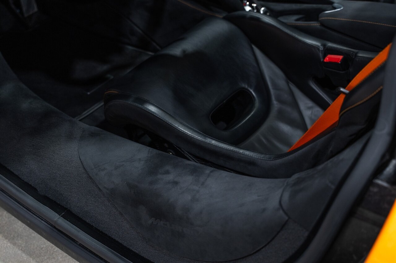 Used 2019 McLaren 720S Performance RWD image 23