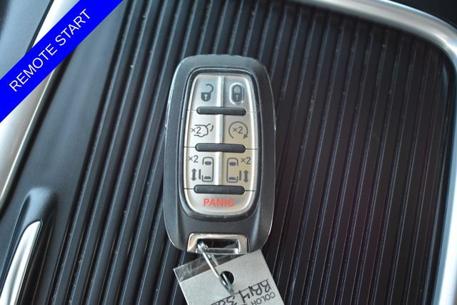 Used 2024 Chrysler Pacifica Touring-L FWD image 5