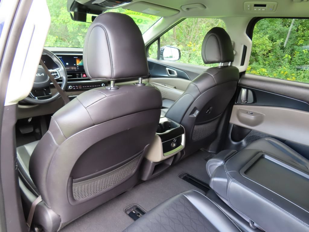 Certified 2025 Kia Carnival FWD image 28