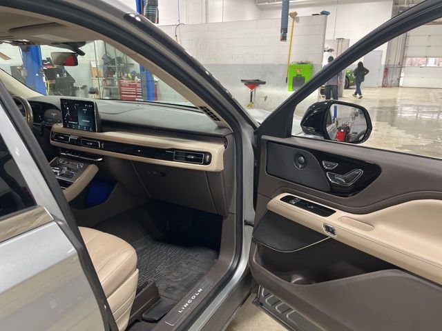 Used 2023 Lincoln Aviator Reserve w/ Elements Package Plus image 15