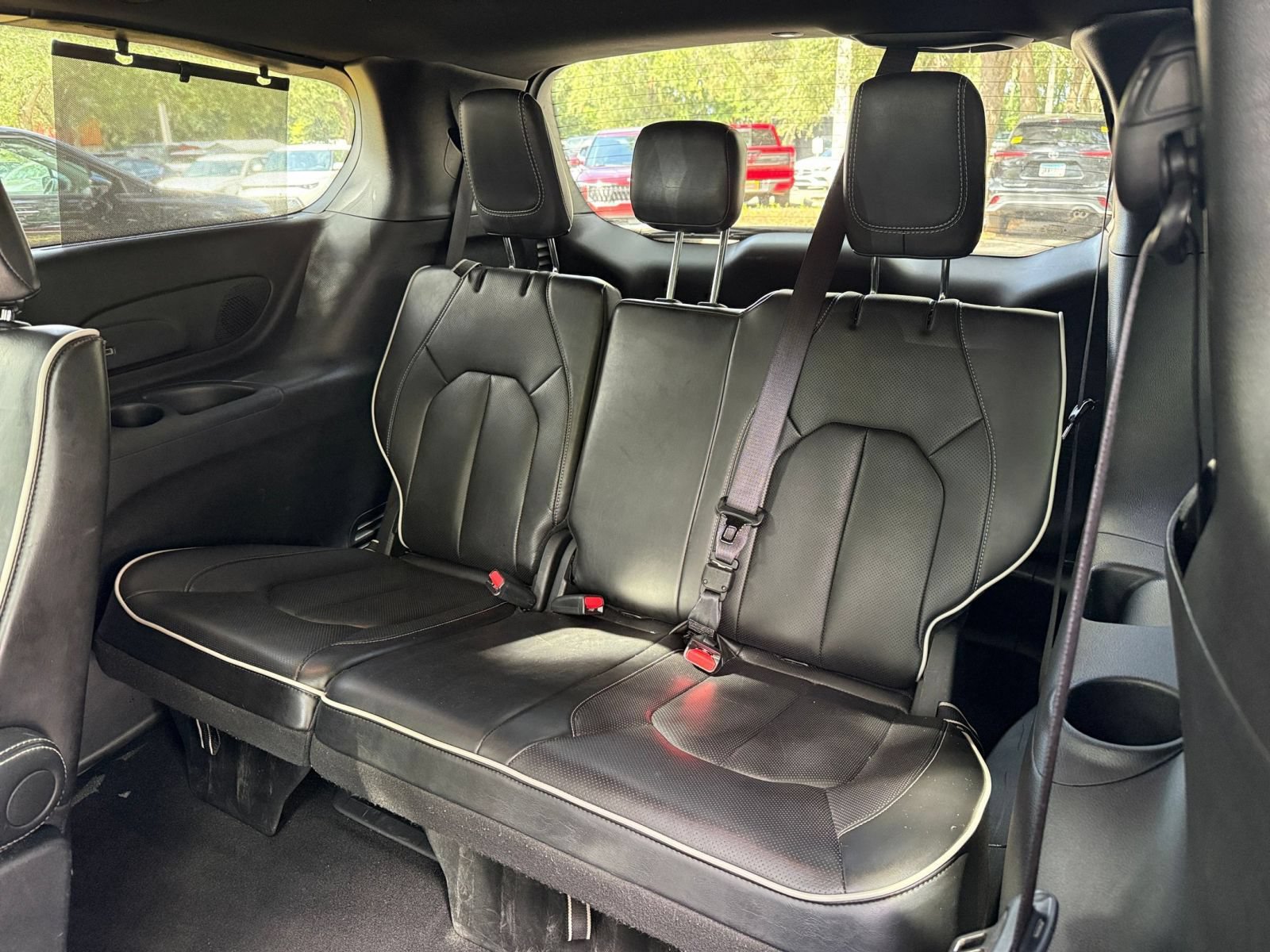 Used 2025 Chrysler Pacifica Limited FWD image 30