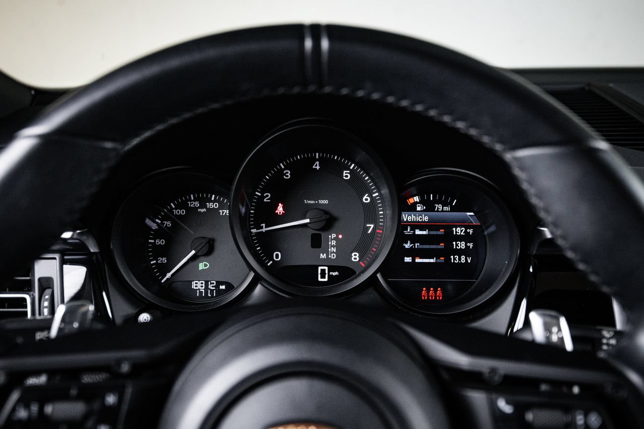 Certified 2023 Porsche Macan AWD/4WD image 15