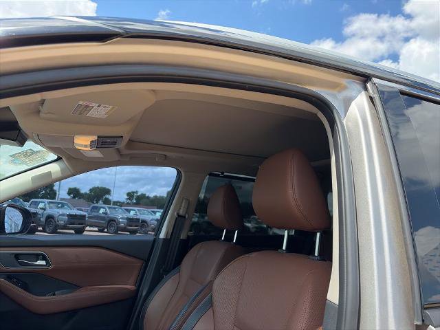 Certified 2024 Nissan Rogue Platinum w/ Platinum Premium Package FWD image 8