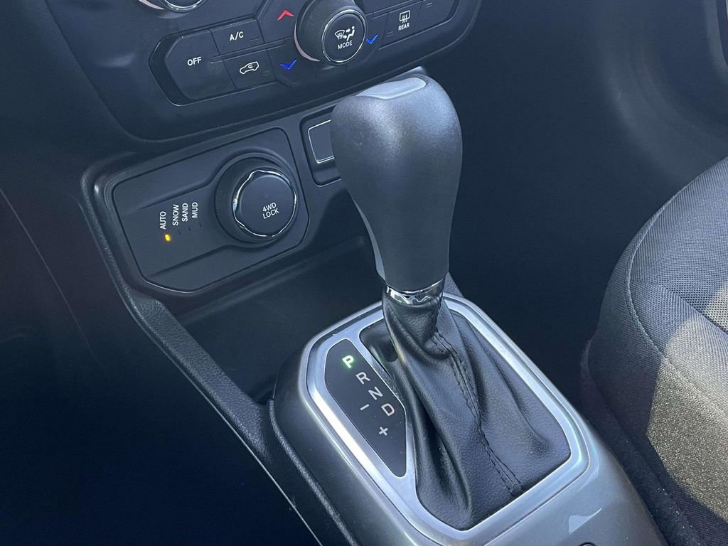 Used 2022 Jeep Renegade Latitude w/ Convenience Group image 38