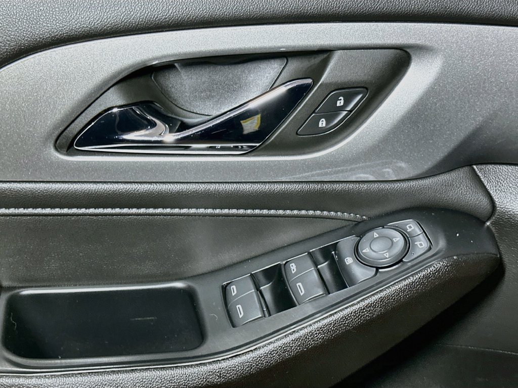 Used 2022 Chevrolet Traverse LT FWD image 18