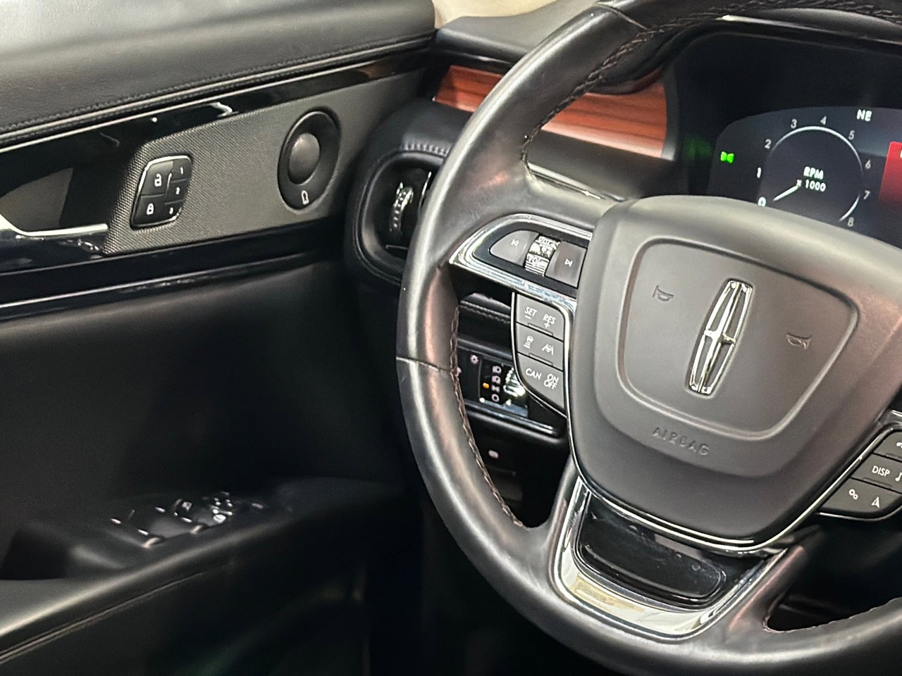 Certified 2022 Lincoln Nautilus Reserve w/ Equipment Group 201A image 22