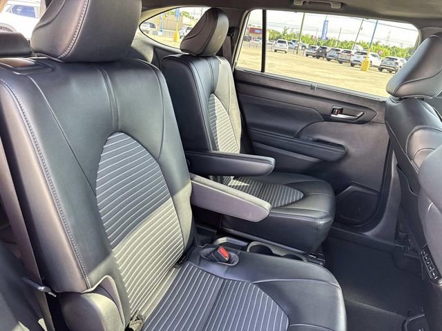 Used 2023 Toyota Highlander XSE FWD image 24
