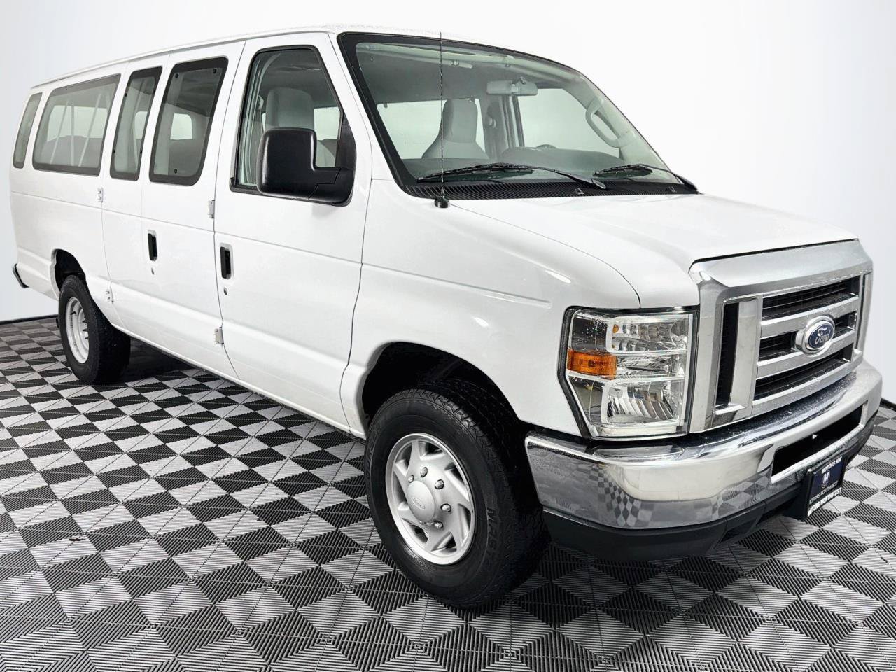 Used 2014 Ford E-350 and Econoline 350 XLT RWD image 26