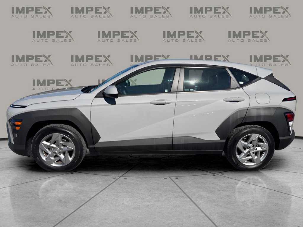 Used 2024 Hyundai Kona SE FWD image 2