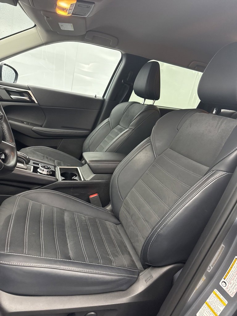 Used 2024 Mitsubishi Outlander SE image 13