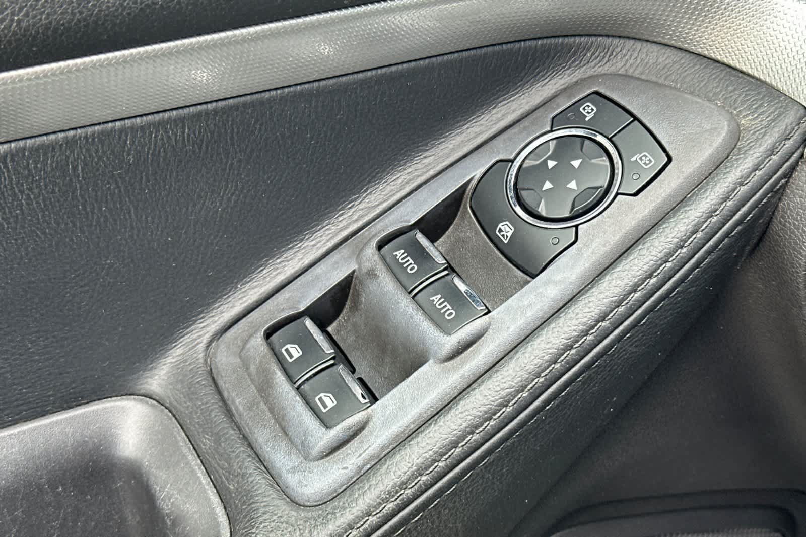 Used 2015 Ford Explorer XLT w/ Equipment Group 202B FWD image 13
