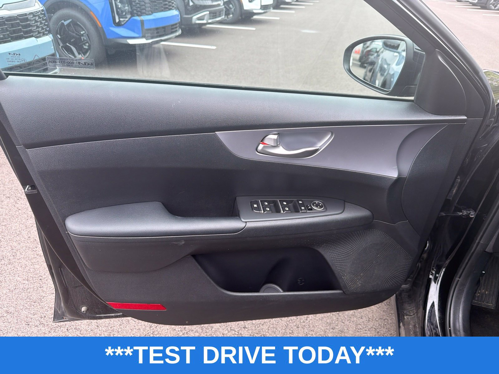 Used 2022 Kia Forte LXS FWD image 12