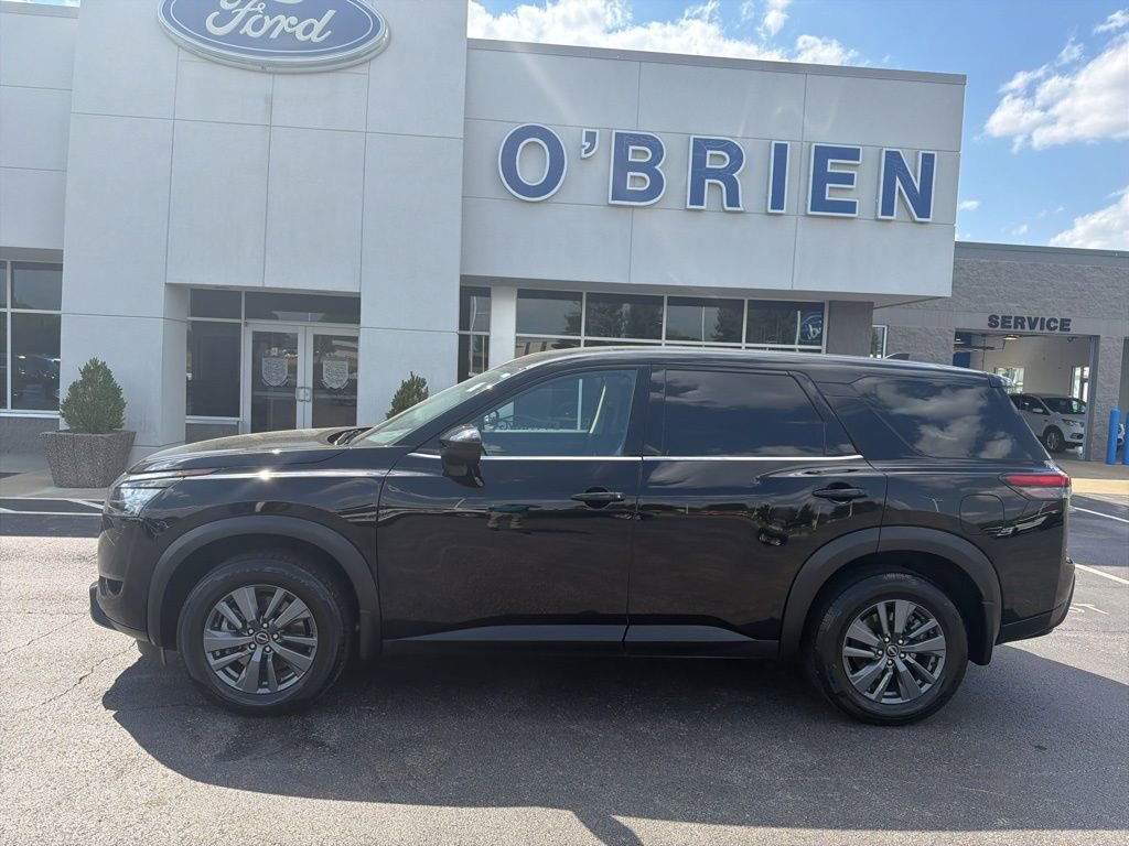 Used 2023 Nissan Pathfinder S FWD image 2