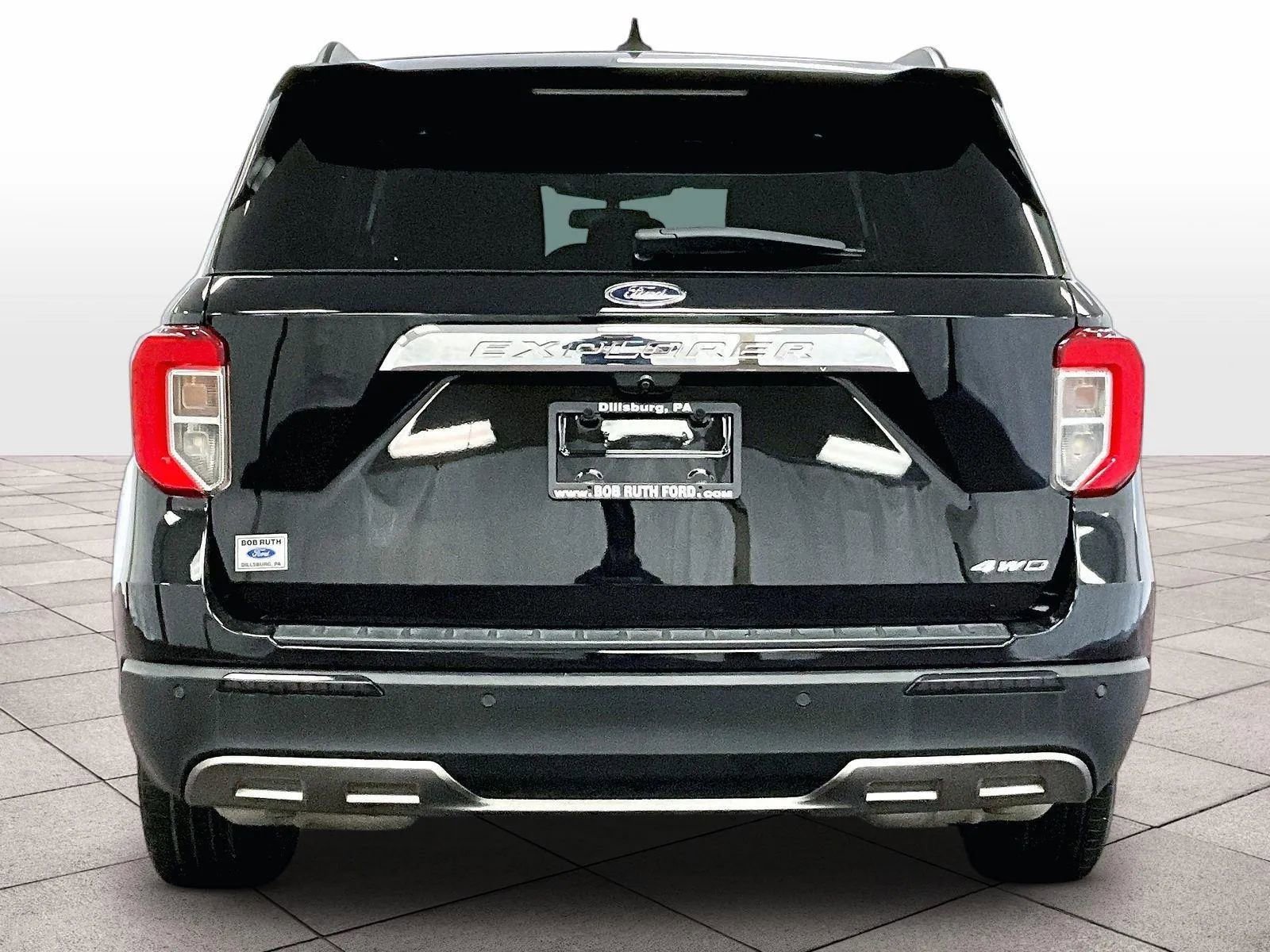 Certified 2022 Ford Explorer XLT w/ Equipment Group 202A image 4