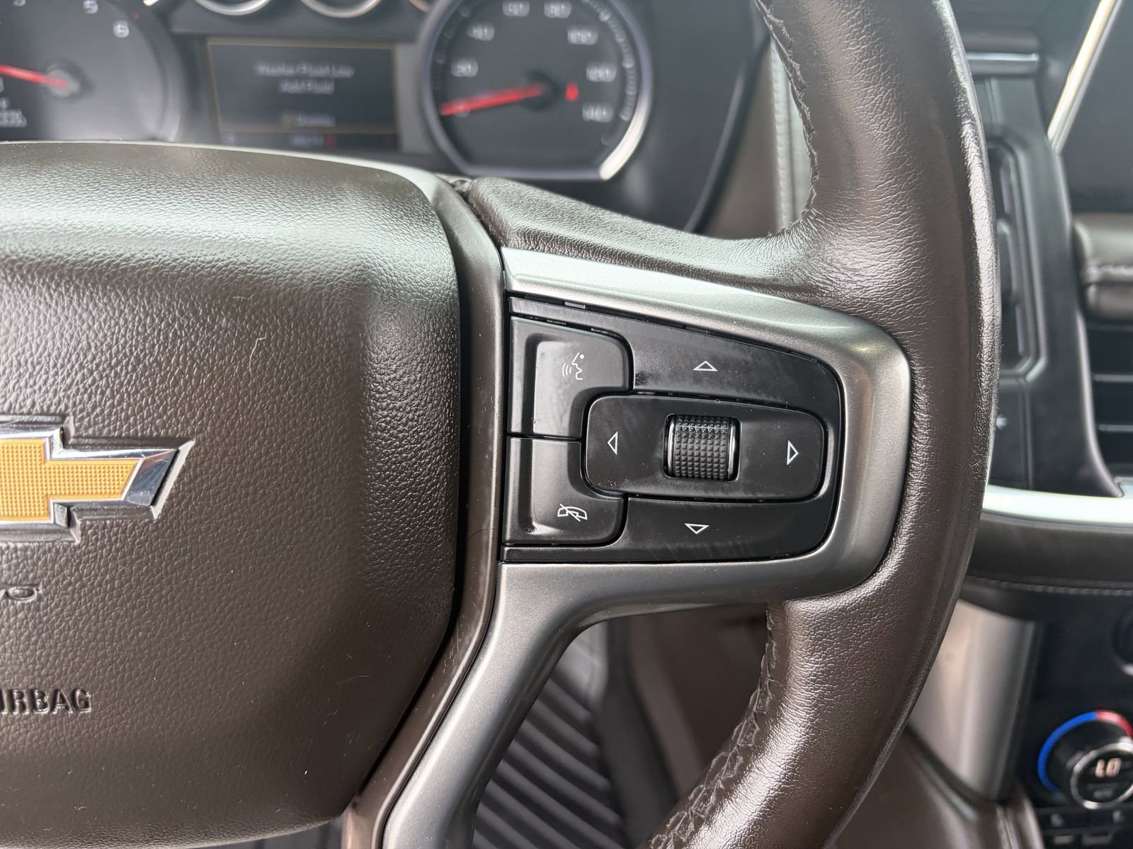 Used 2021 Chevrolet Tahoe LT w/ LT Signature Package image 26