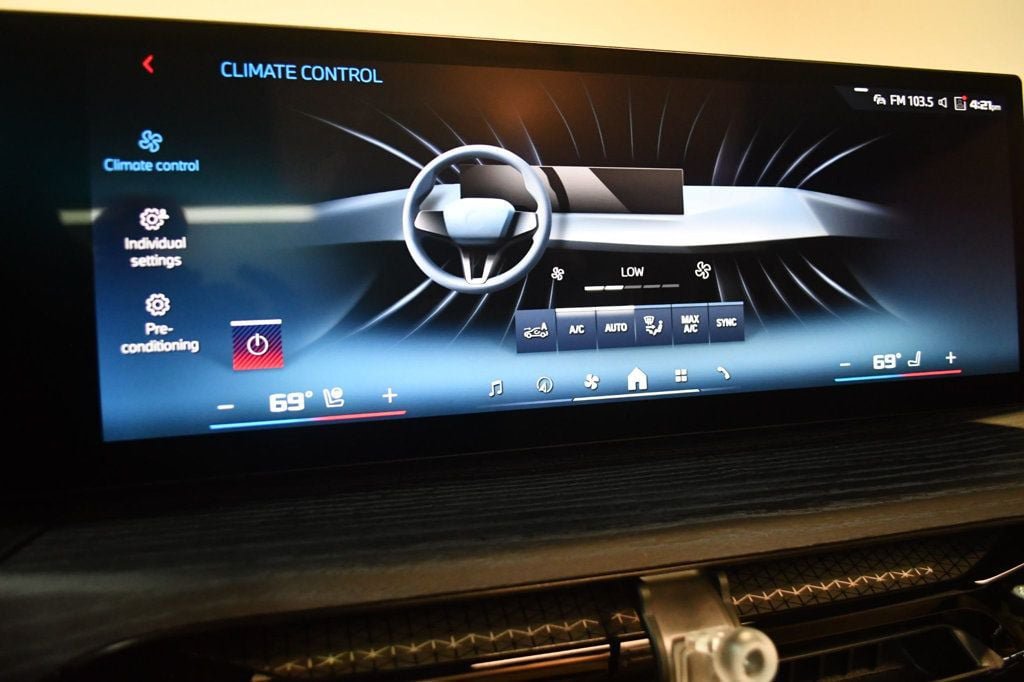 Used 2025 BMW M440i Convertible w/ Premium Package RWD image 58