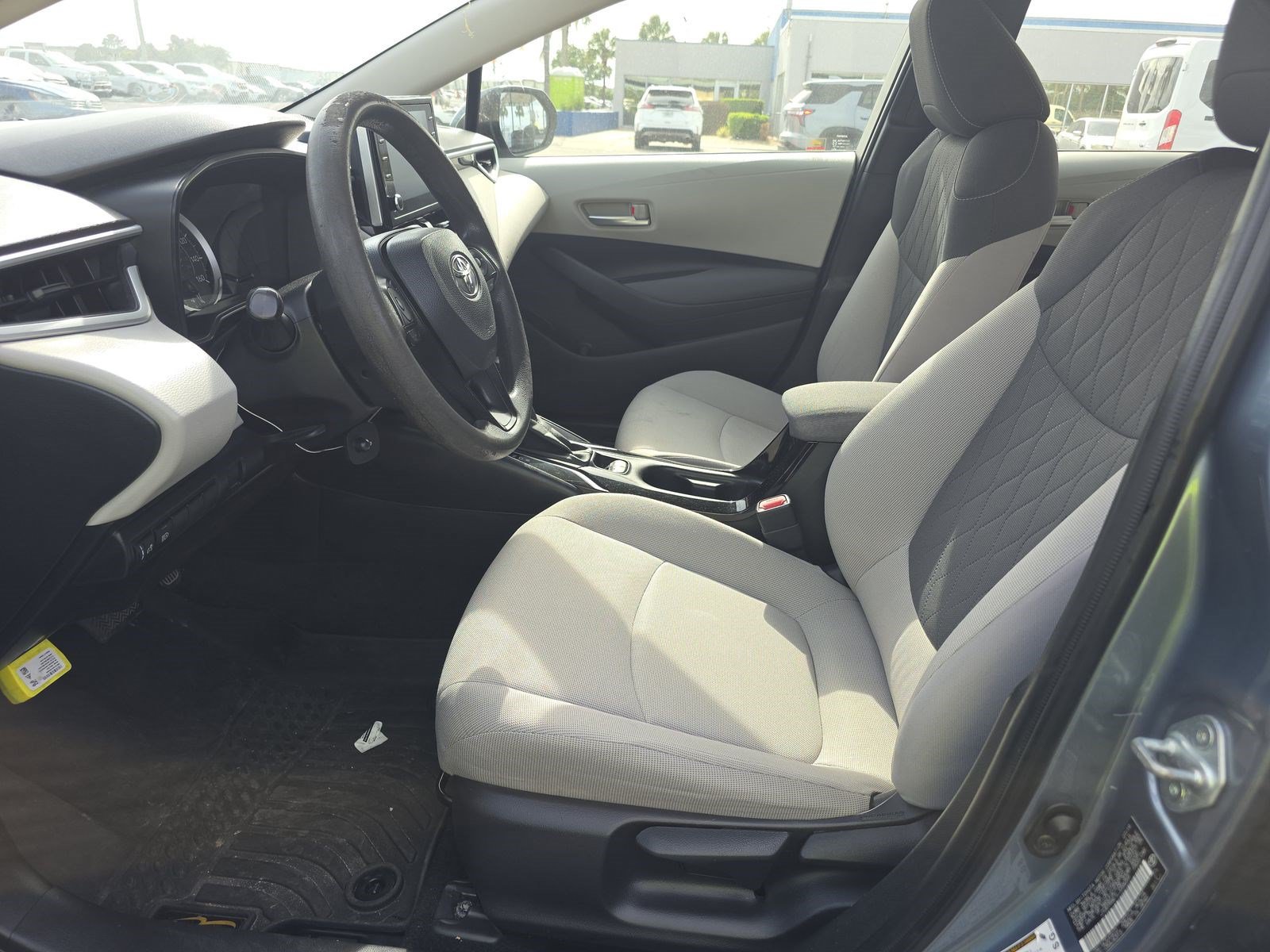 Used 2020 Toyota Corolla LE FWD image 6