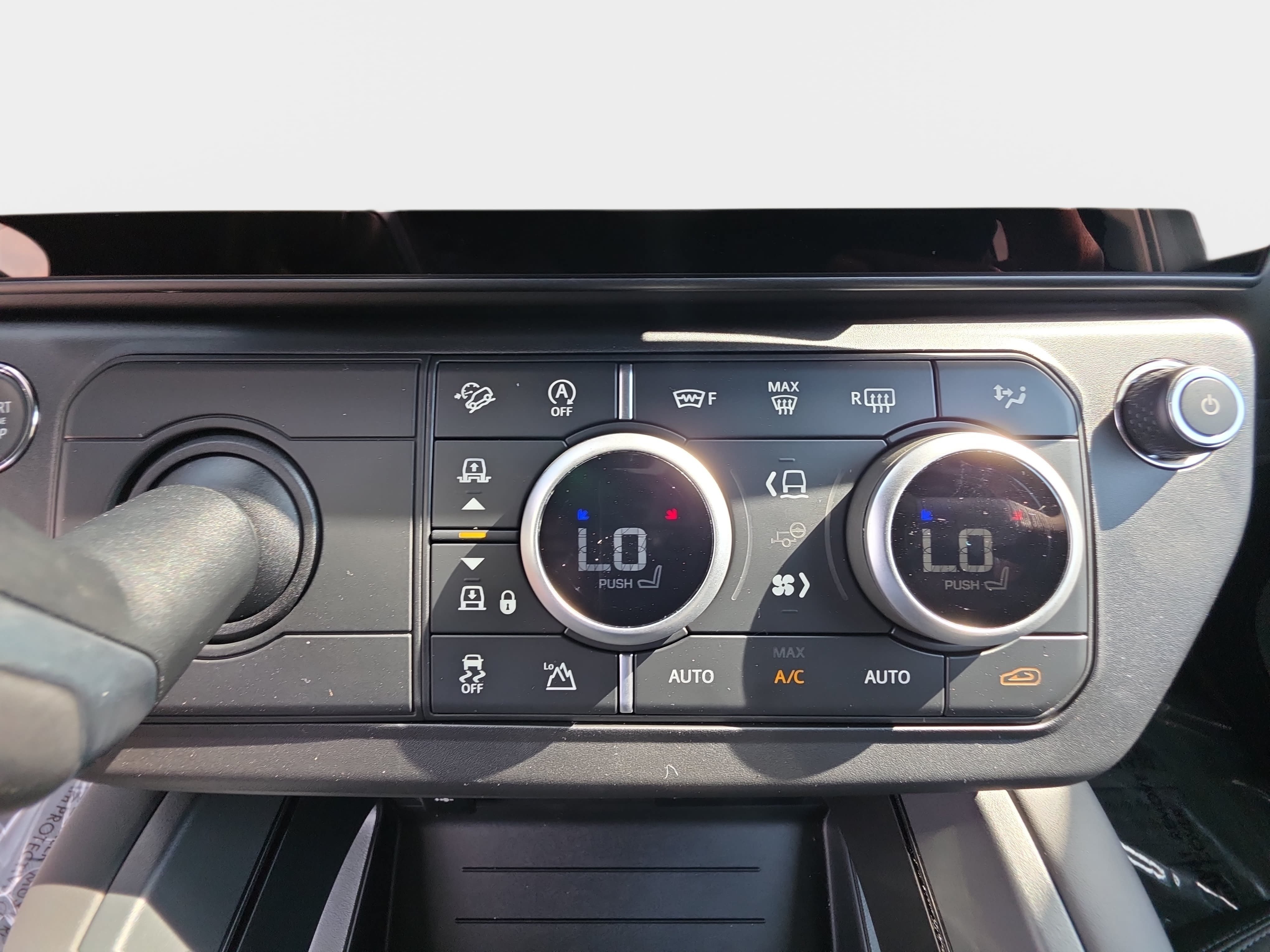 New 2026 Land Rover Defender 110 X-Dynamic SE AWD/4WD image 20