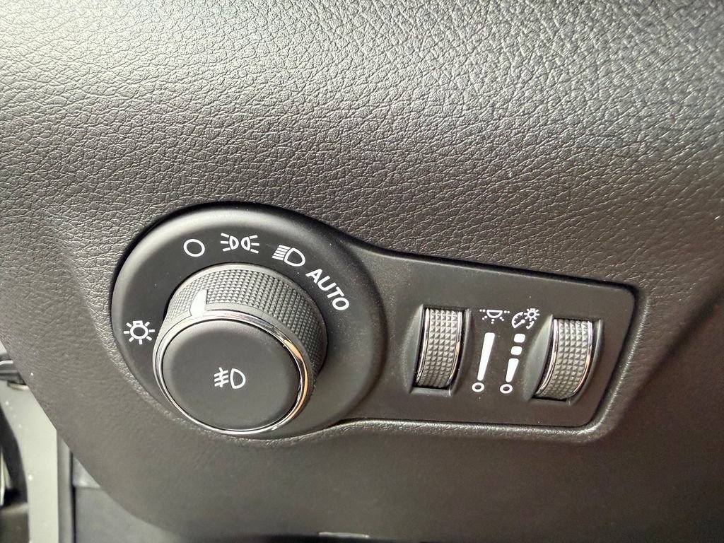 New 2026 Jeep Compass Latitude AWD/4WD image 20