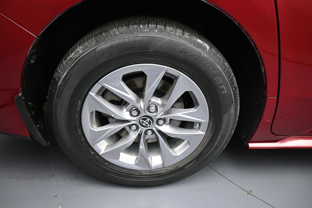 Certified 2022 Toyota Sienna XLE AWD/4WD image 12