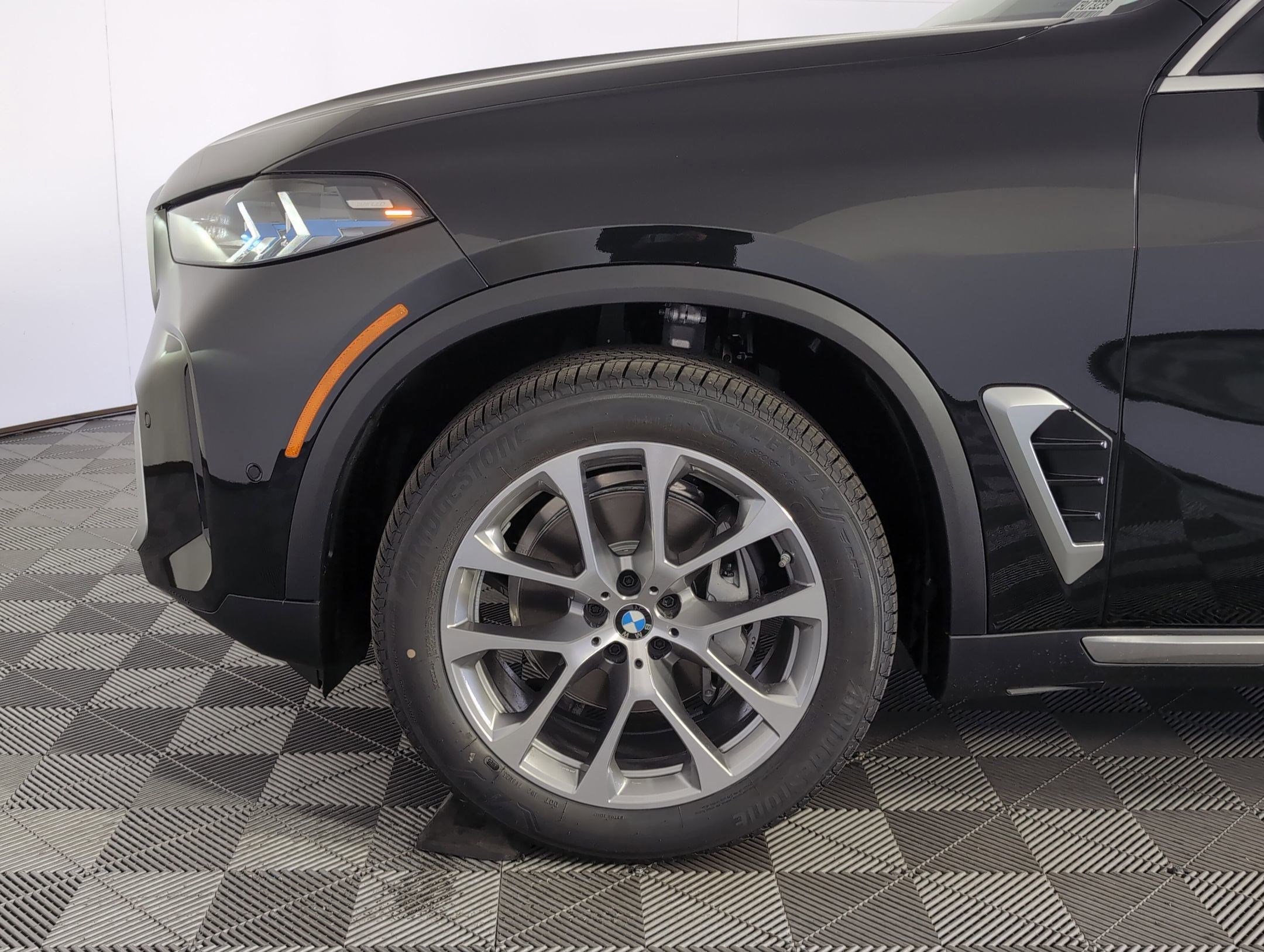 Used 2026 BMW X5 sDrive40i w/ Premium Package image 9