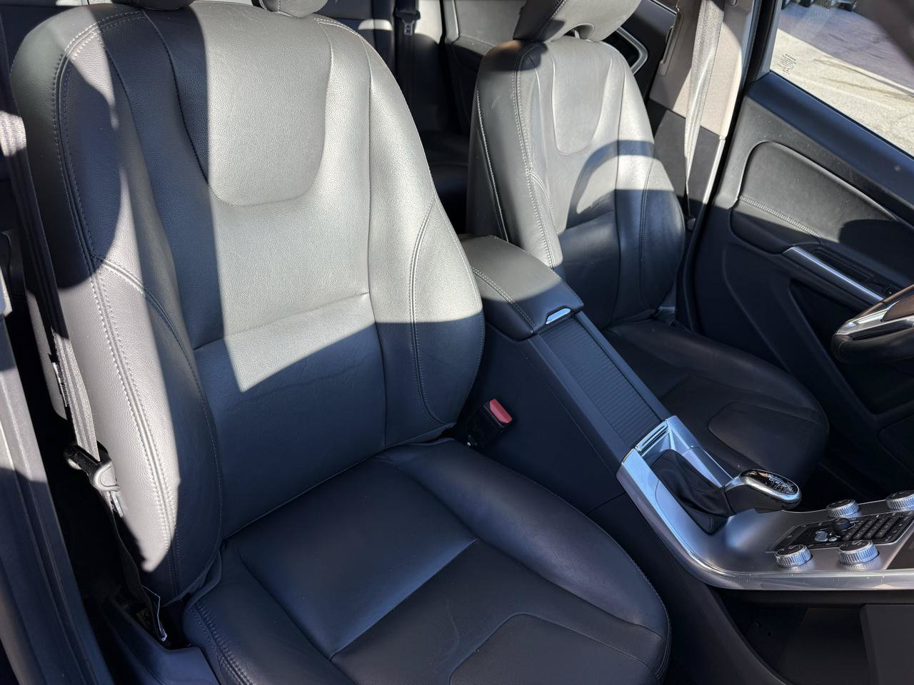 Used 2017 Volvo V60 T5 Premier w/ Convenience Package FWD image 9