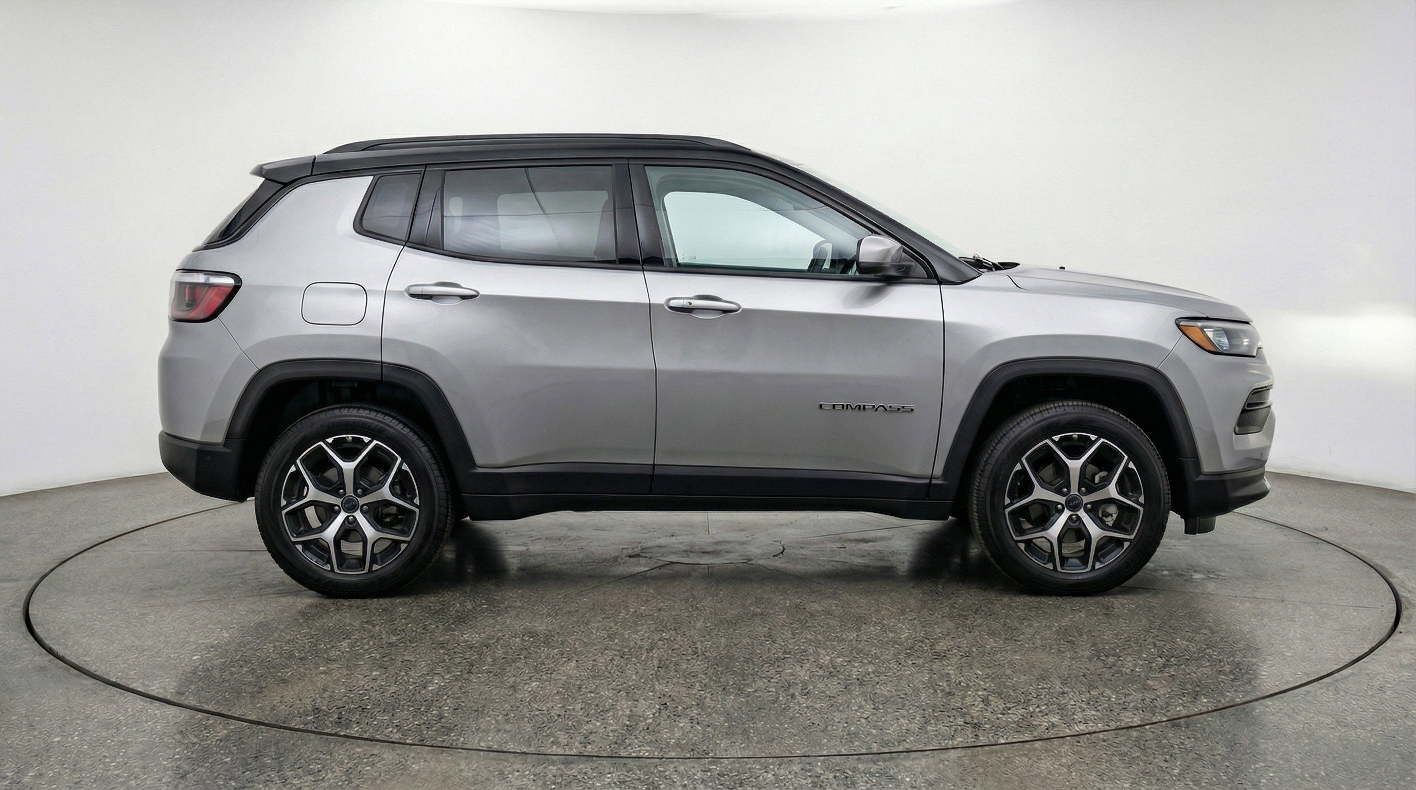 Used 2025 Jeep Compass Limited image 11