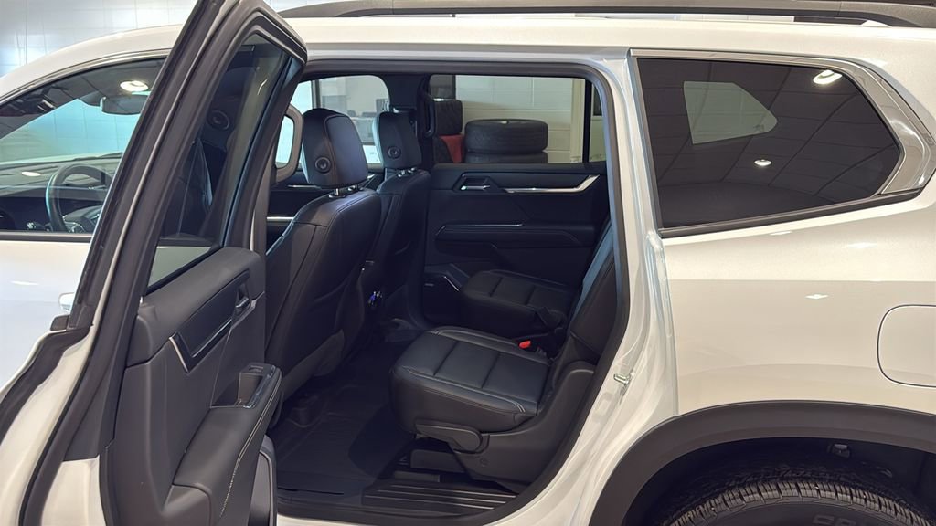 Used 2025 GMC Acadia Elevation w/ Elevation Premium Package image 19