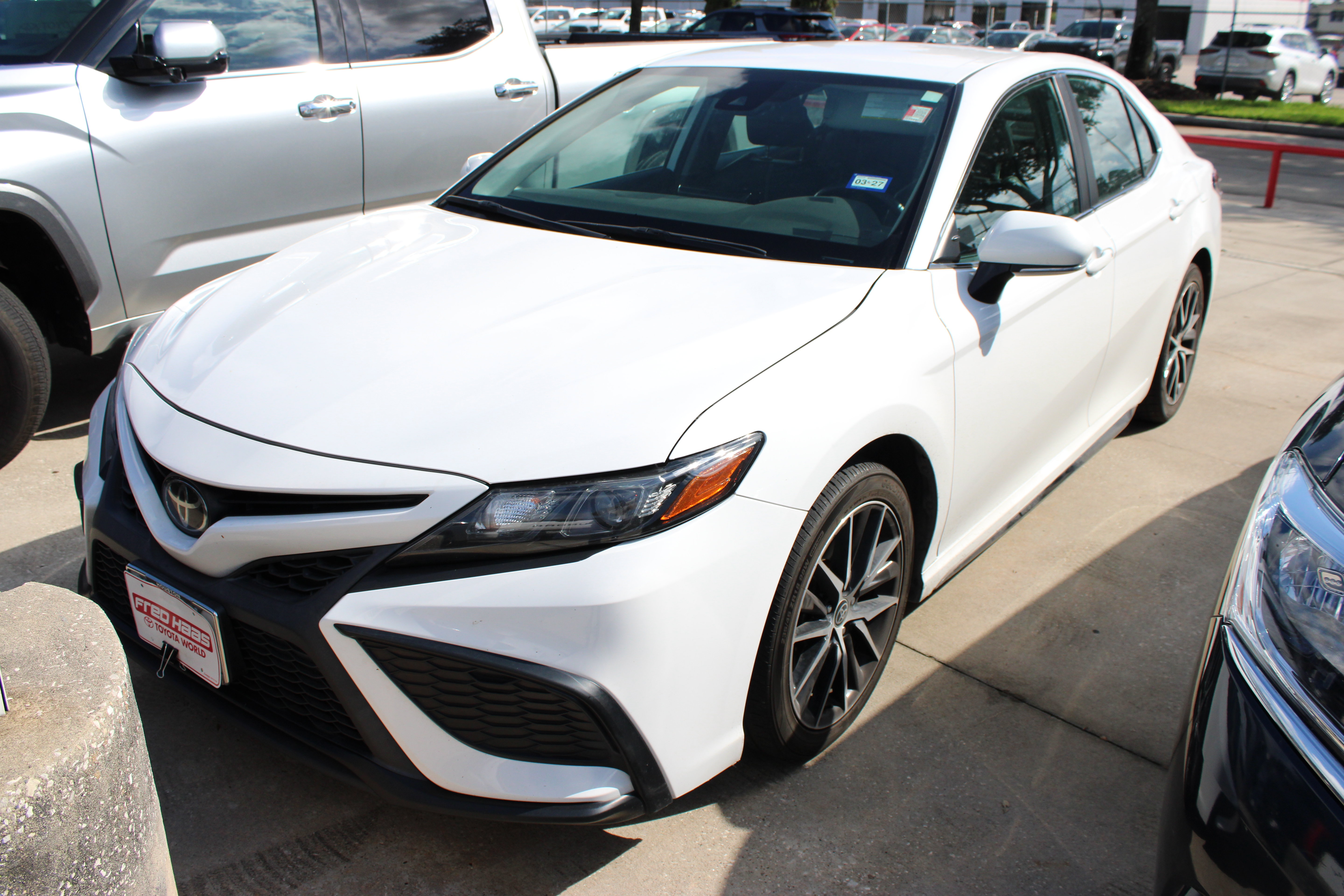 Used 2024 Toyota Camry SE FWD image 4