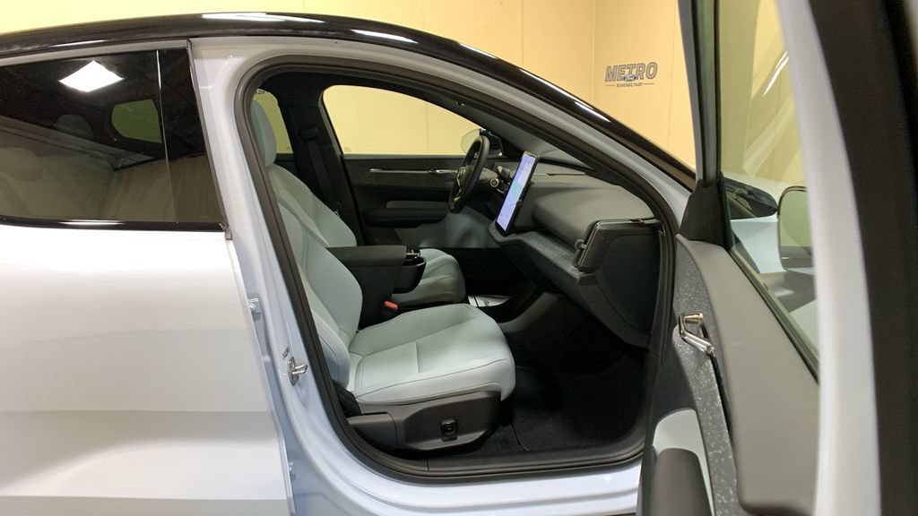 Used 2025 Volvo EX30 Ultra w/ Climate Package AWD/4WD image 11