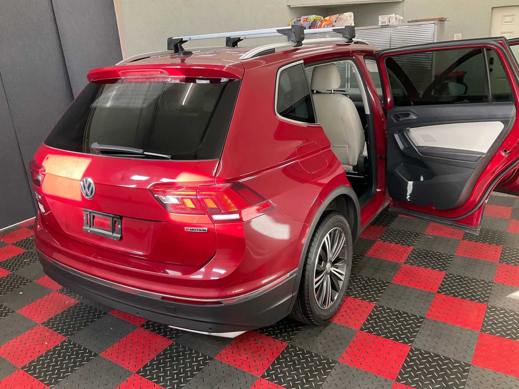 Used 2019 Volkswagen Tiguan SEL image 8