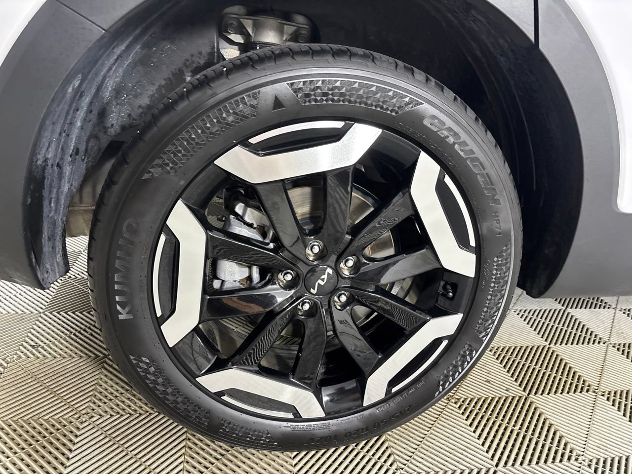 Used 2025 Kia Telluride S FWD image 36