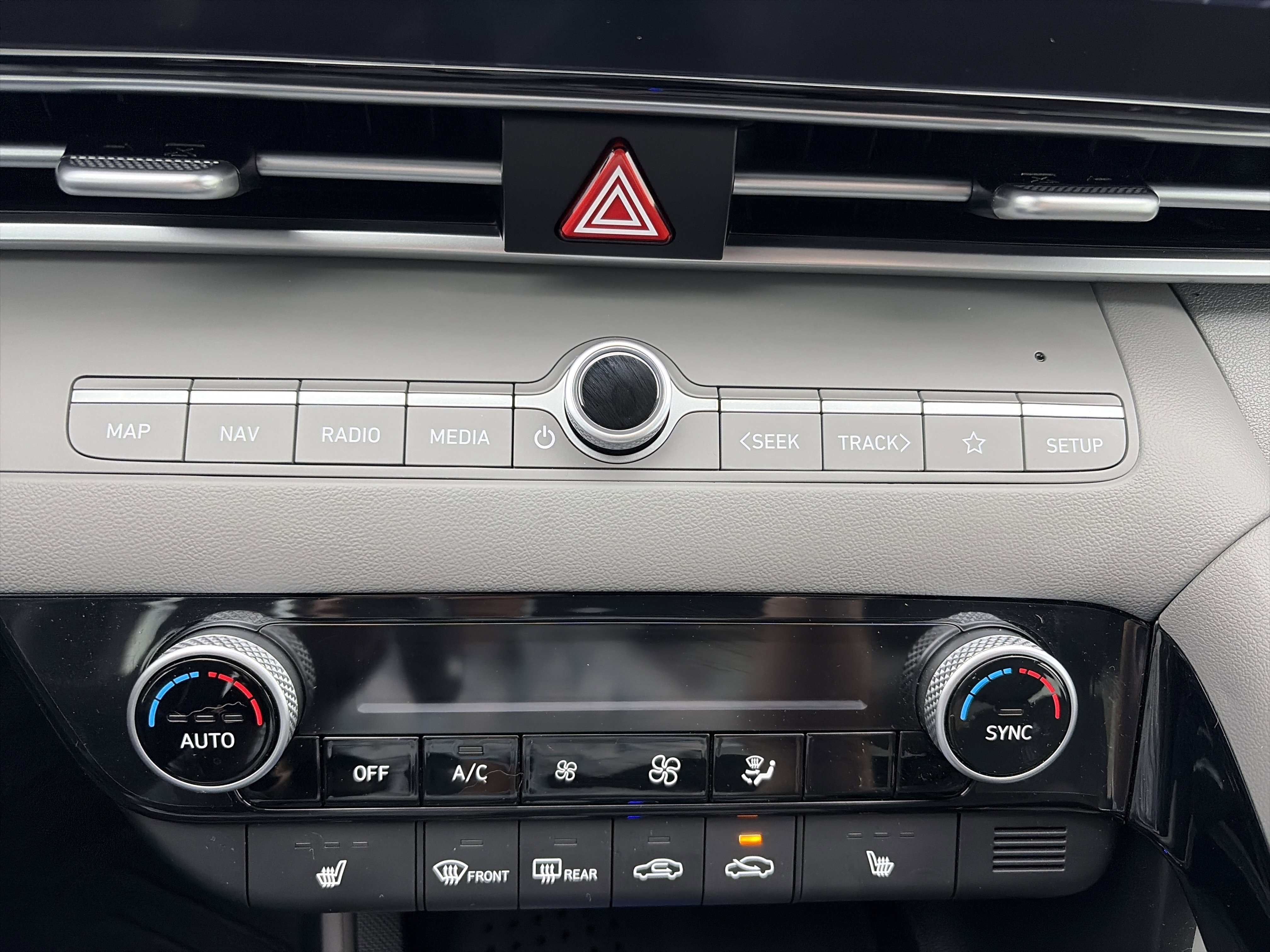 Used 2023 Hyundai Elantra SEL w/ Convenience Package image 23