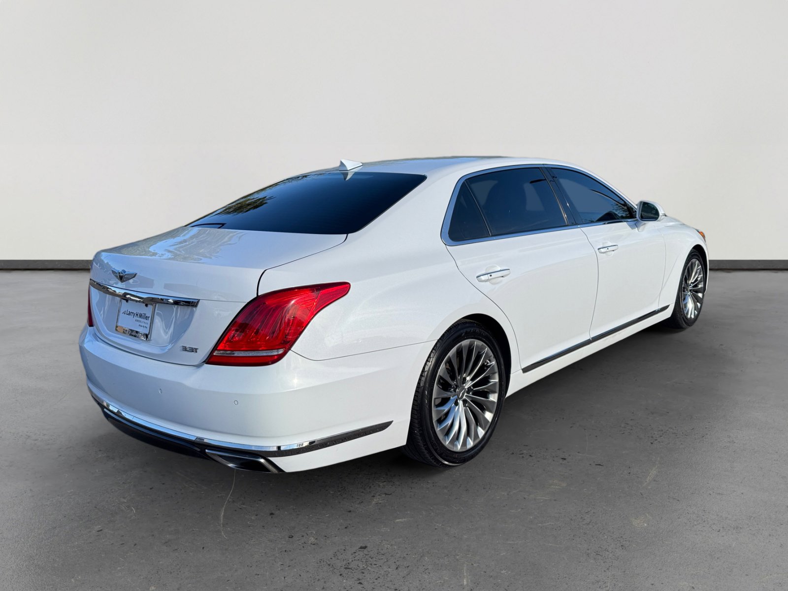 Used 2017 Genesis G90 3.3T Premium image 5